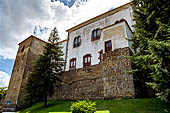 Evora - Palazzo di San Miguel. Residenza dei Conti di Basto. Edificio parzialmente integrato nelle mura romane e medievali.